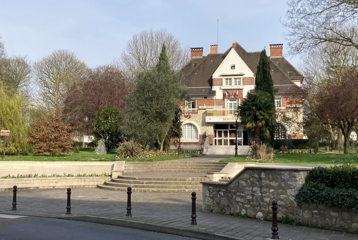 Charmant duplex F4 de 71,5 m² à Roissy-en-France avec parking et cave 