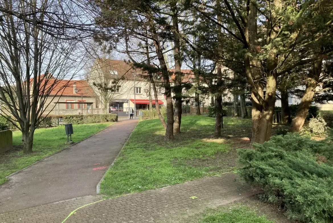 Charmant duplex F4 de 71,5 m² à Roissy-en-France avec parking et cave 
