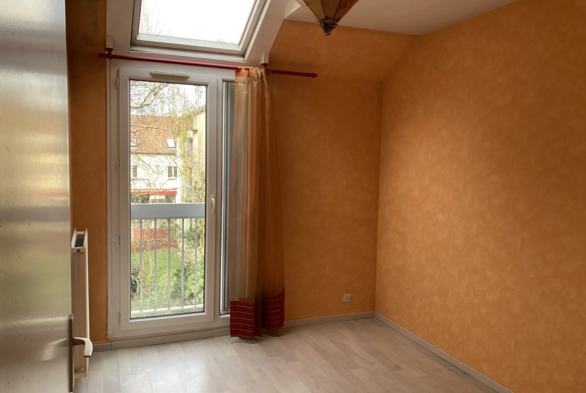 Charmant duplex F4 de 71,5 m² à Roissy-en-France avec parking et cave 