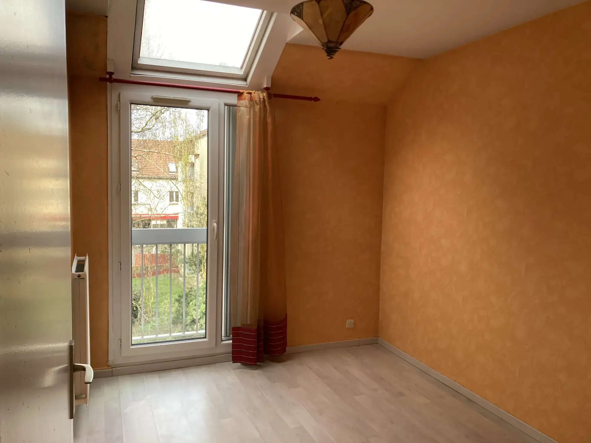 Charmant duplex F4 de 71,5 m² à Roissy-en-France avec parking et cave 