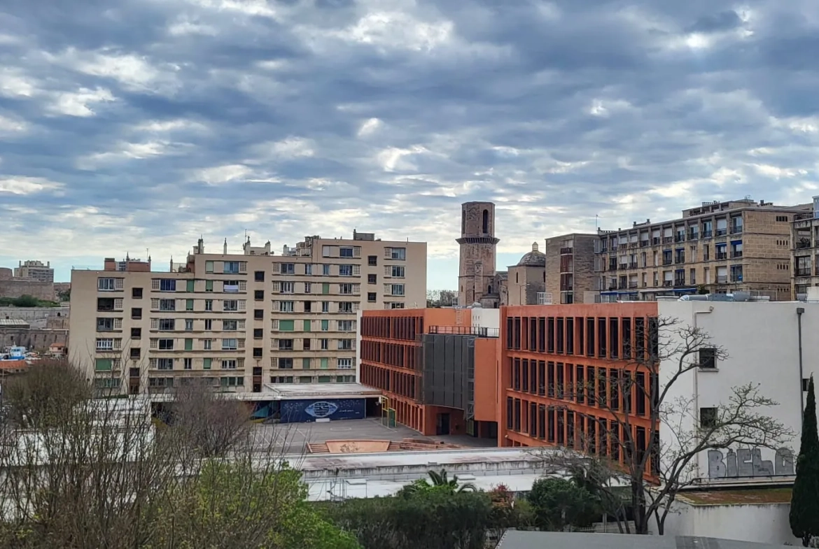 Appartement 3 pièces à Marseille de 68 m² avec vue sur l’église Saint-Laurent 