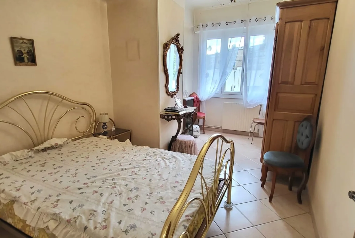 Appartement 3 pièces à Marseille de 68 m² avec vue sur l’église Saint-Laurent 