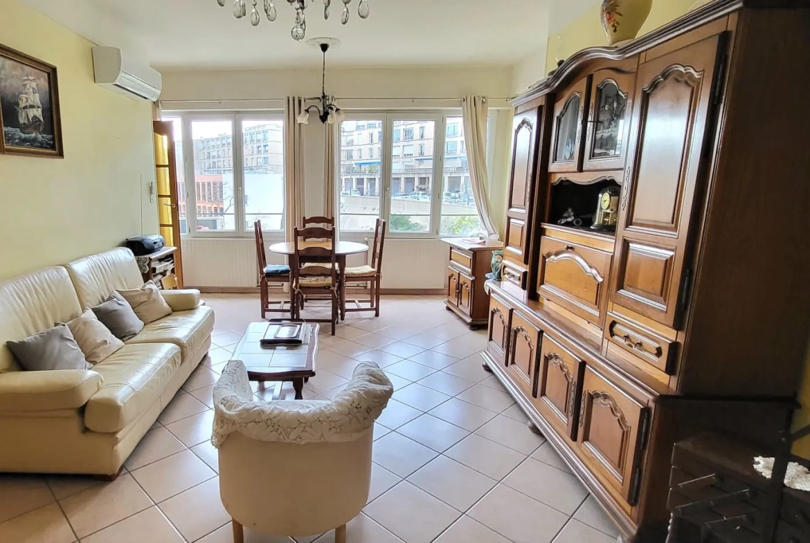 Appartement 3 pièces à Marseille de 68 m² avec vue sur l’église Saint-Laurent 