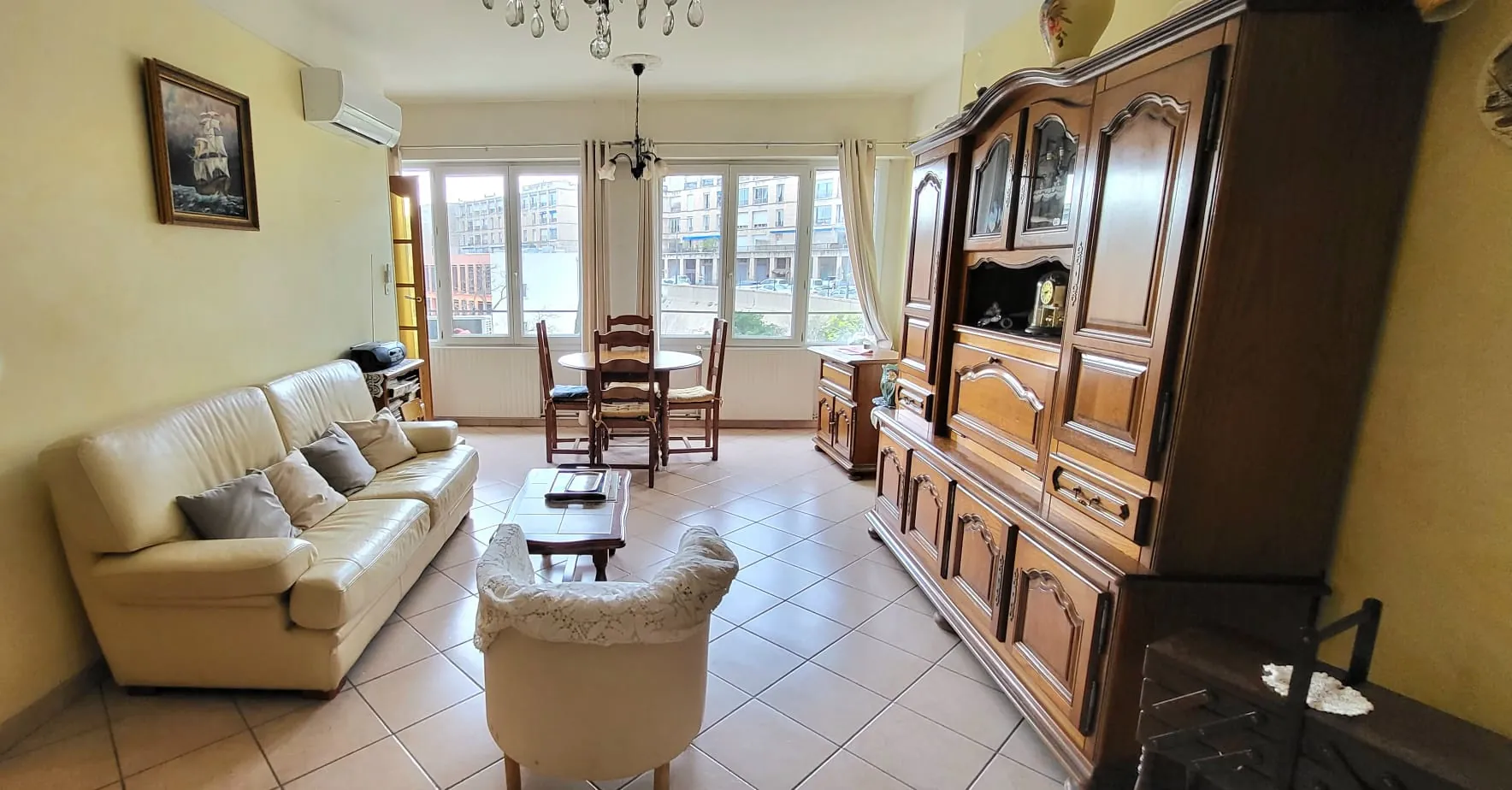 Appartement 3 pièces à Marseille de 68 m² avec vue sur l’église Saint-Laurent 