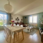 Appartement 82,5 m² à Bron, 3 chambres, balcon, calme, proche commodités