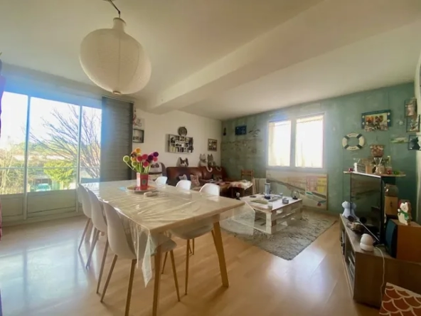 Appartement 82,5 m² à Bron, 3 chambres, balcon, calme, proche commodités