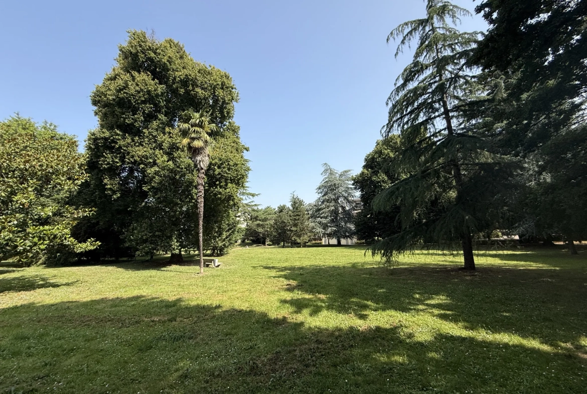 A vendre appartement T4 de 83,73 m² à Cenon, proche commodités 