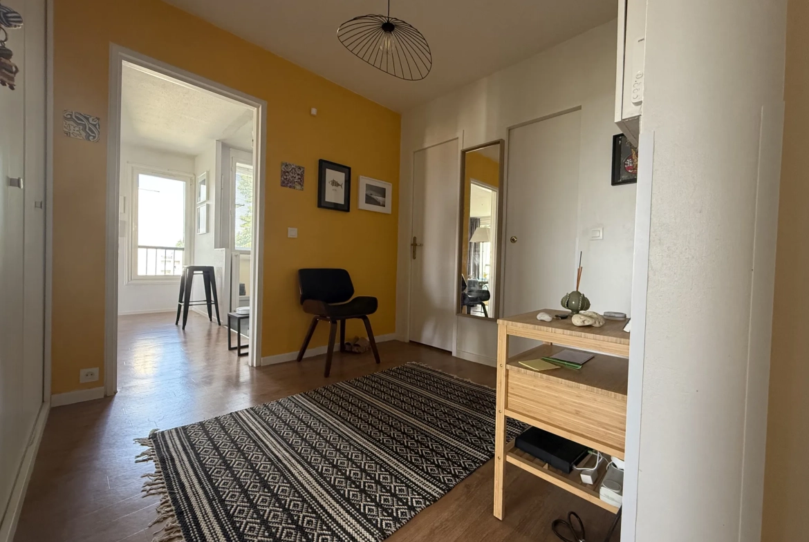 A vendre appartement T4 de 83,73 m² à Cenon, proche commodités 