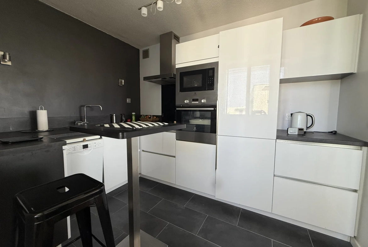 A vendre appartement T4 de 83,73 m² à Cenon, proche commodités 