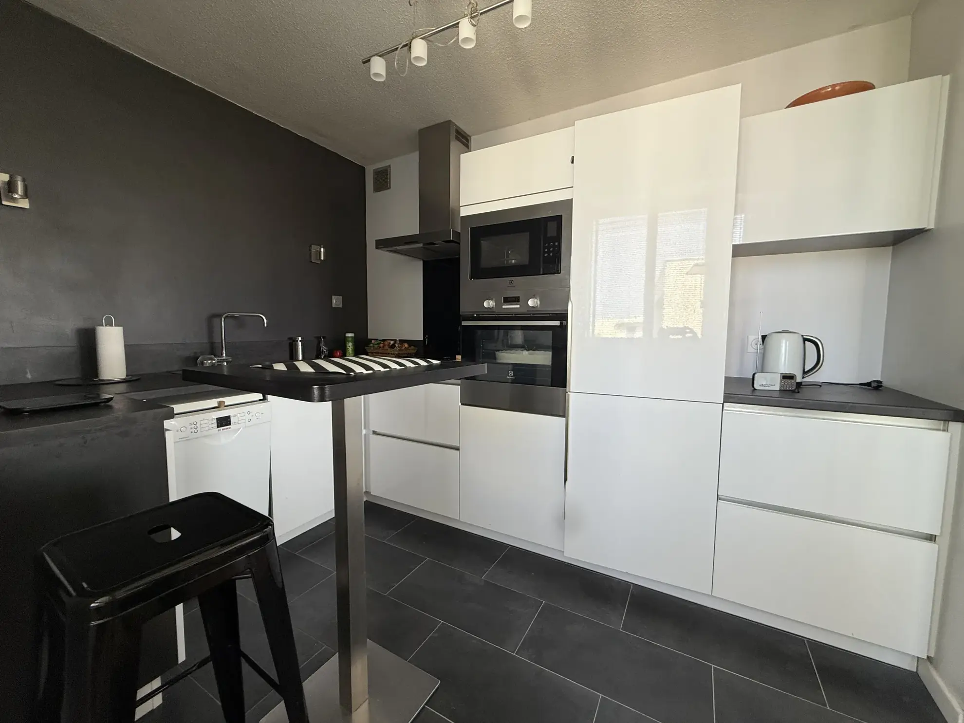 A vendre appartement T4 de 83,73 m² à Cenon, proche commodités 