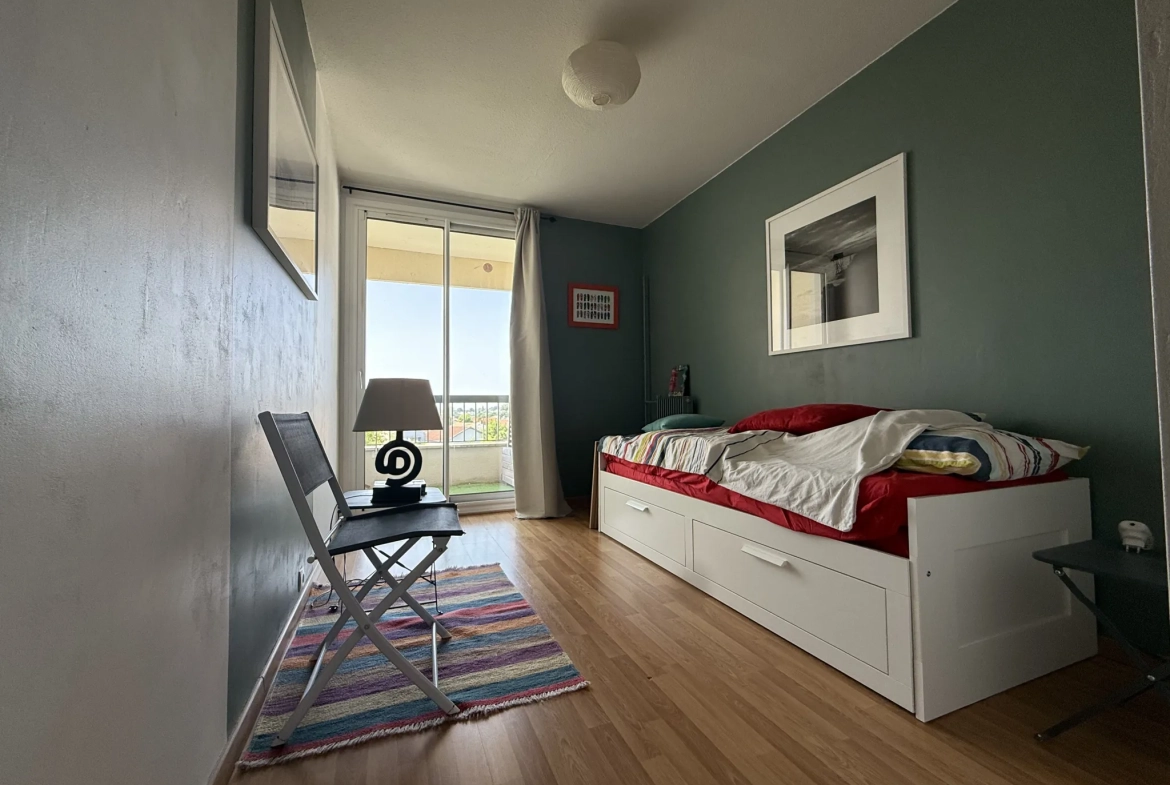 A vendre appartement T4 de 83,73 m² à Cenon, proche commodités 