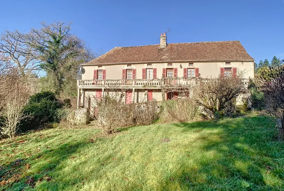 Grande maison de village avec appartement indépendant à Champagnat en Creuse 