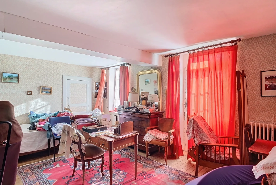 Grande maison de village avec appartement indépendant à Champagnat en Creuse 