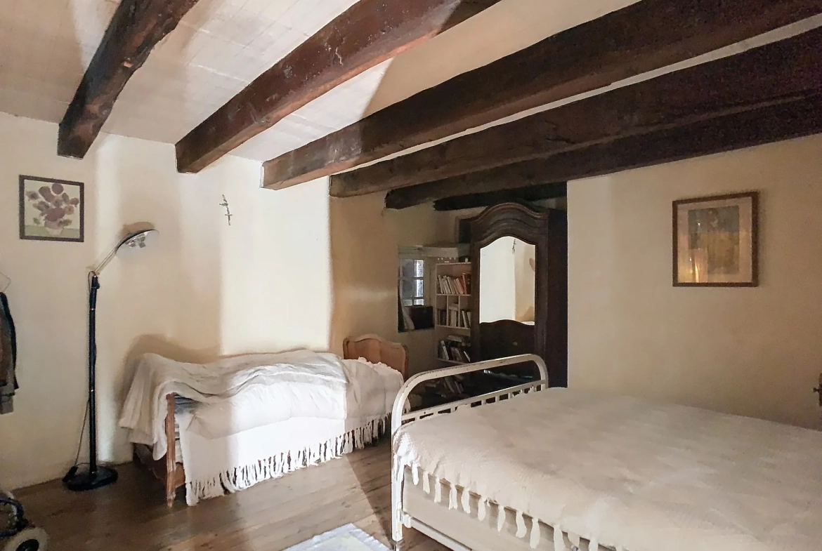 Grande maison de village avec appartement indépendant à Champagnat en Creuse 
