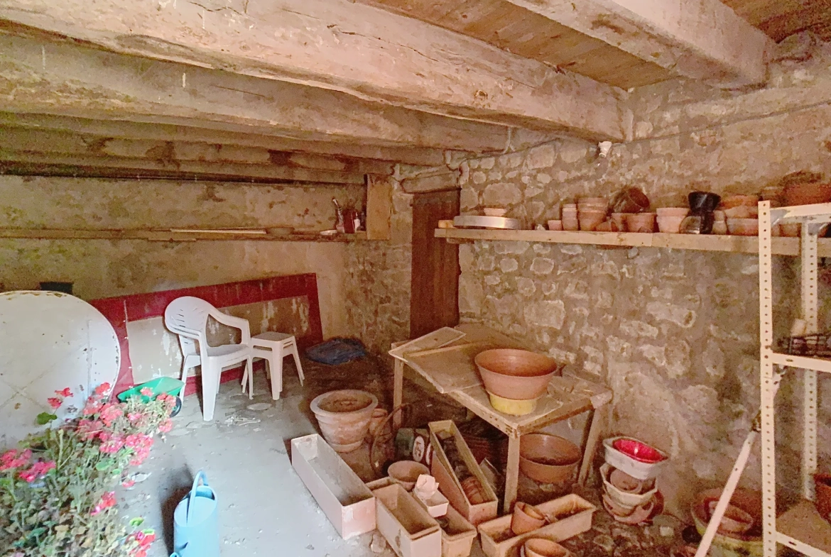 Grande maison de village avec appartement indépendant à Champagnat en Creuse 