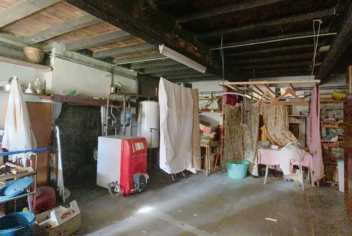 Grande maison de village avec appartement indépendant à Champagnat en Creuse 