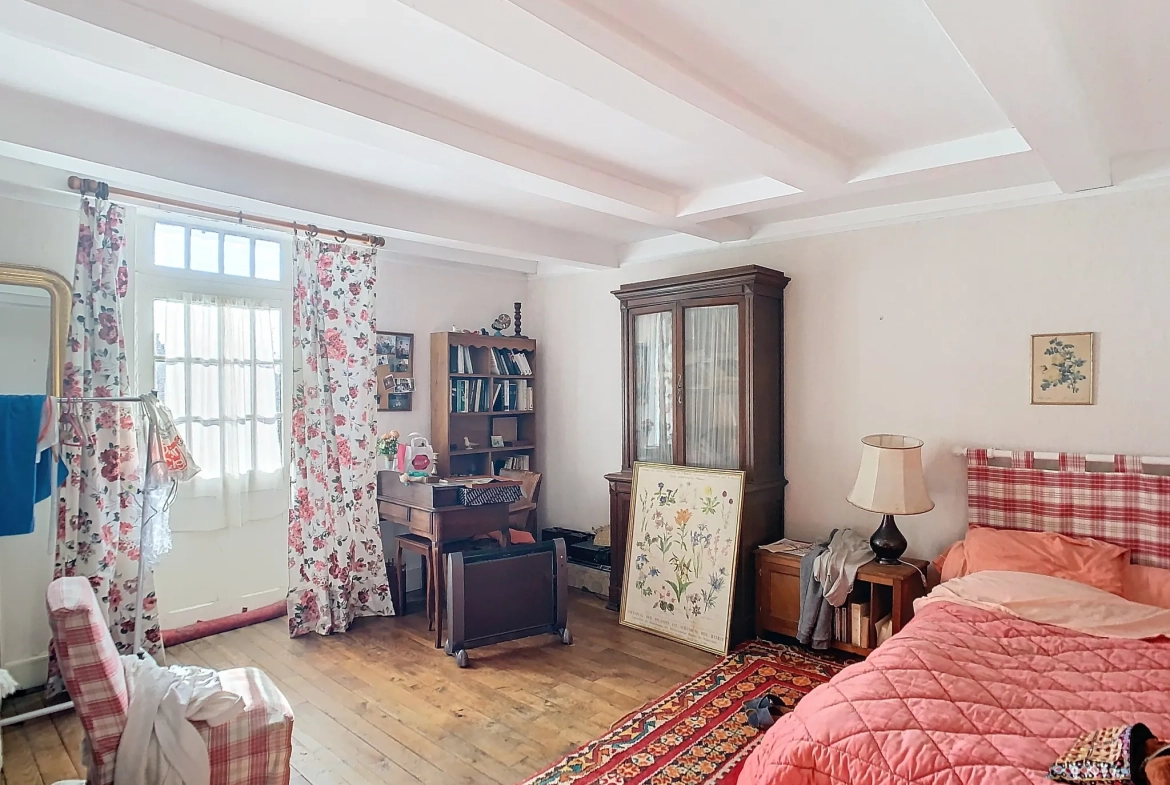 Grande maison de village avec appartement indépendant à Champagnat en Creuse 
