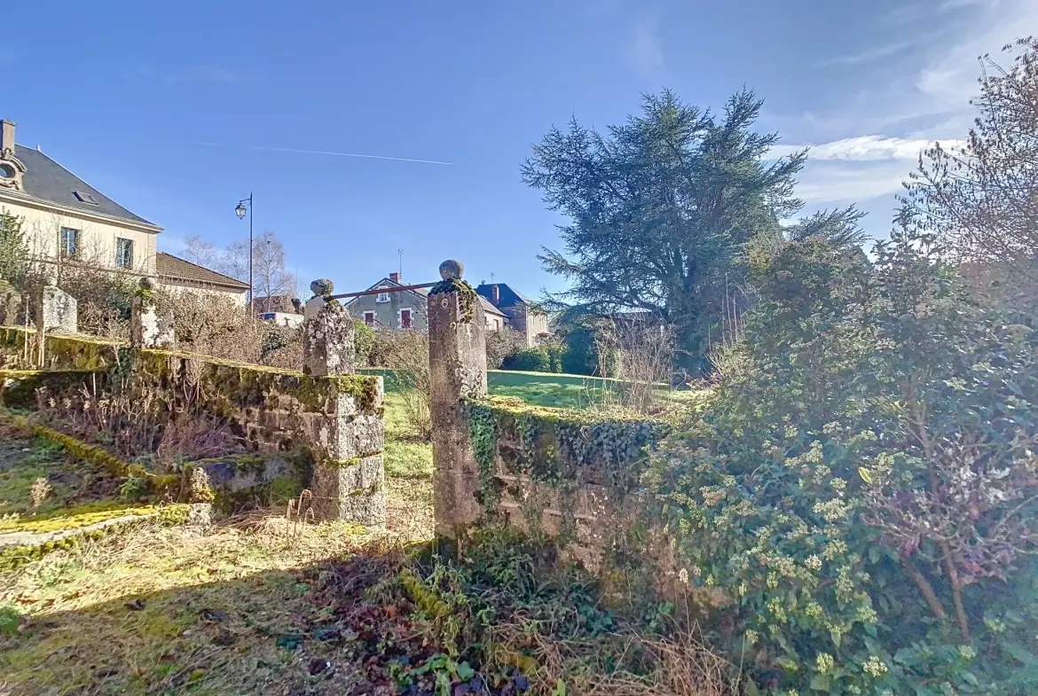 Grande maison de village avec appartement indépendant à Champagnat en Creuse 