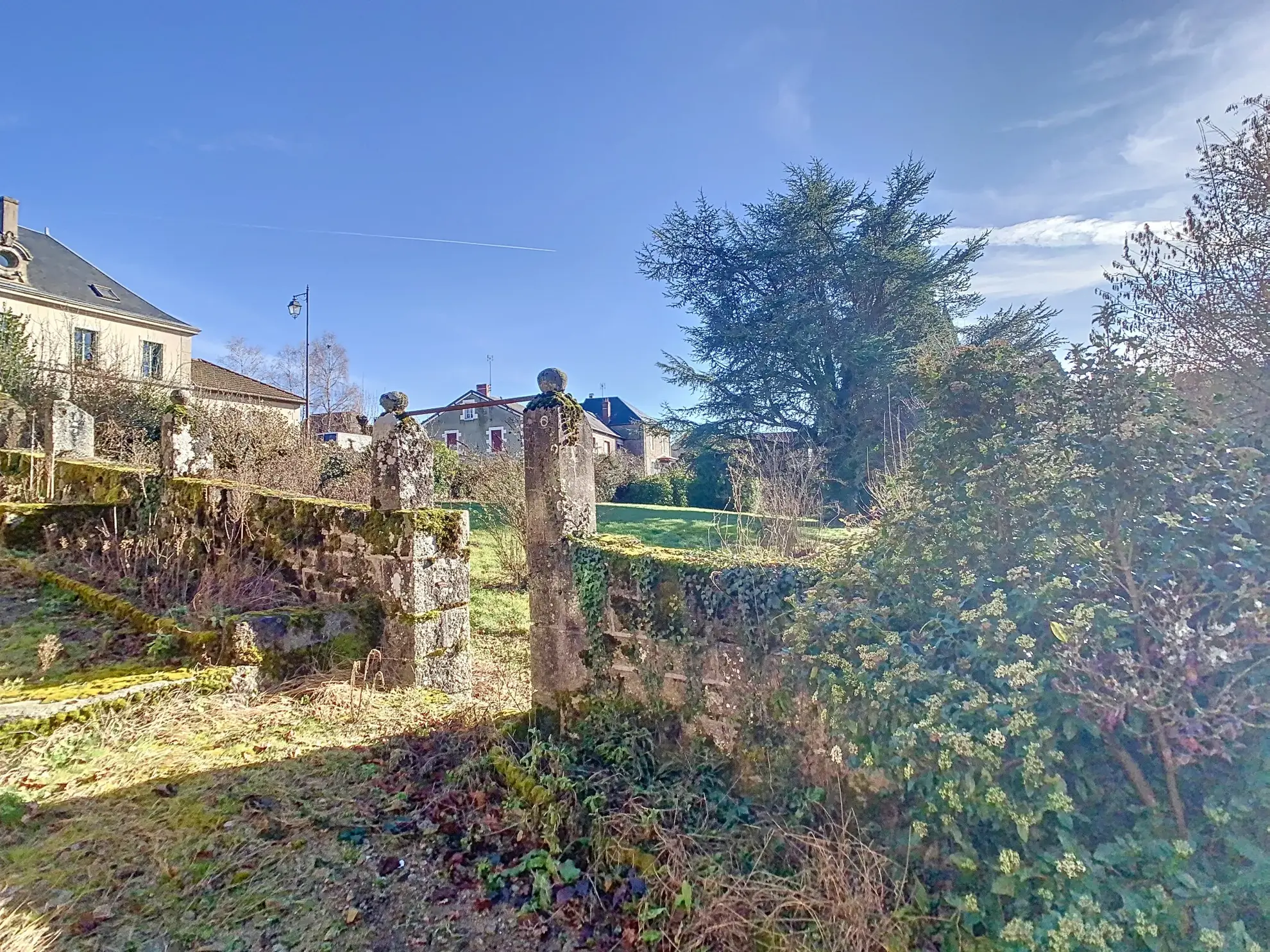 Grande maison de village avec appartement indépendant à Champagnat en Creuse 