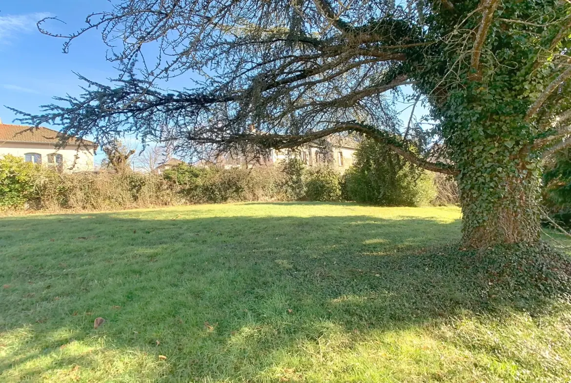 Grande maison de village avec appartement indépendant à Champagnat en Creuse 