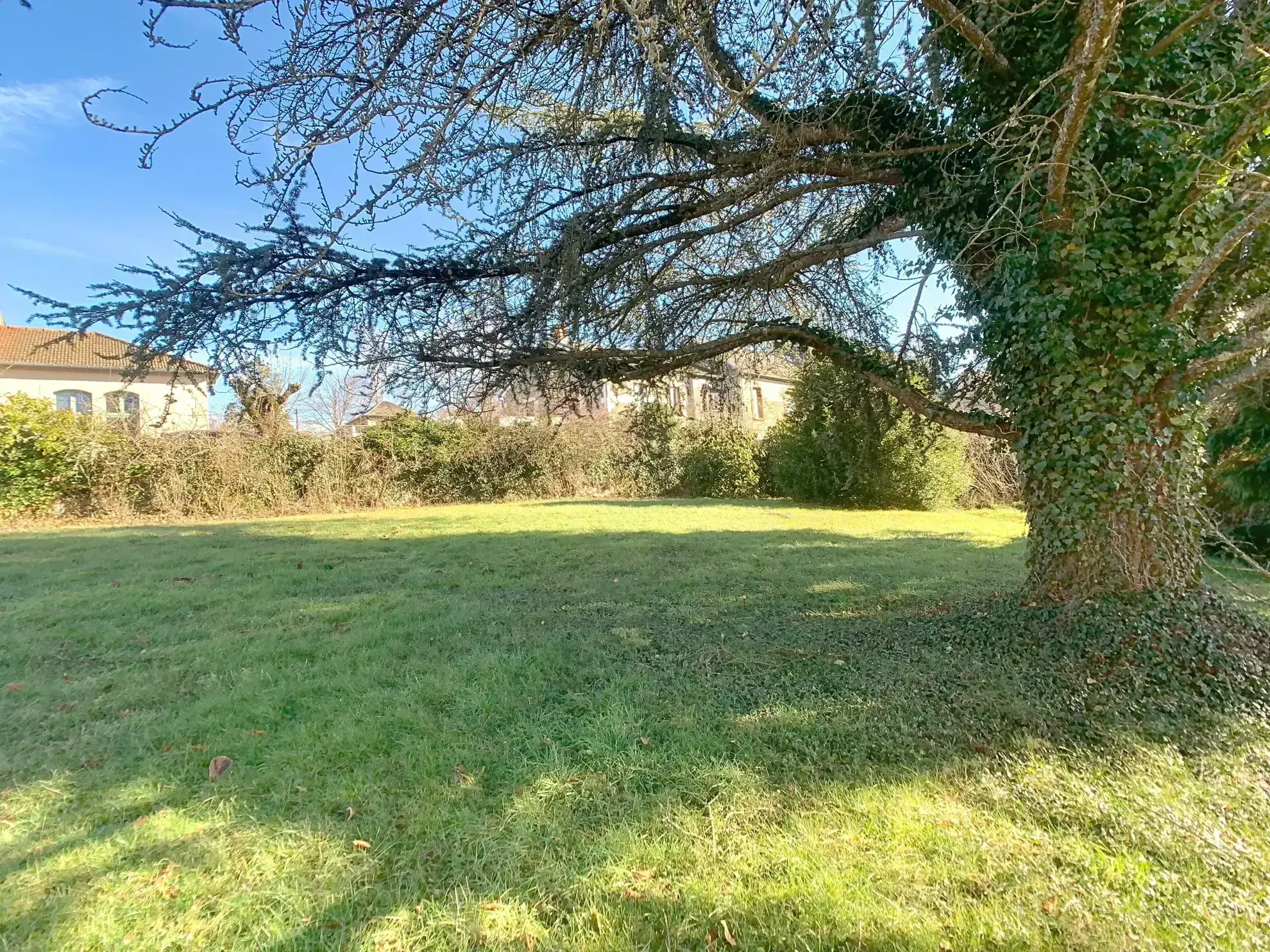 Grande maison de village avec appartement indépendant à Champagnat en Creuse 