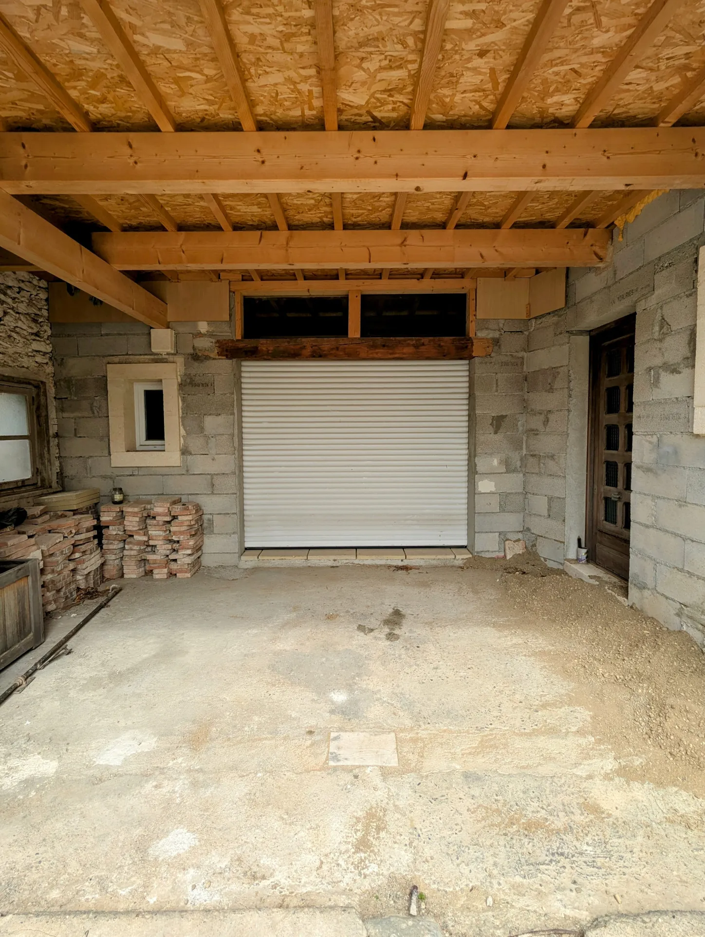 Maison rénovée avec annexes et fort potentiel à Paraza, proche du Canal du Midi 