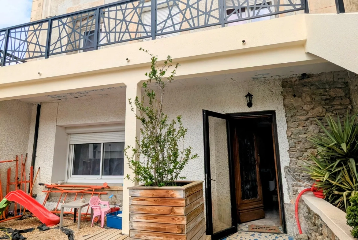 Maison rénovée avec annexes et fort potentiel à Paraza, proche du Canal du Midi 