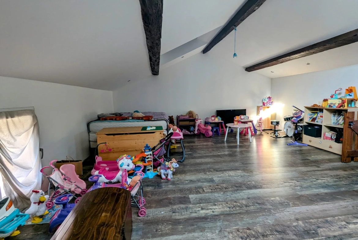 Maison rénovée avec annexes et fort potentiel à Paraza, proche du Canal du Midi 