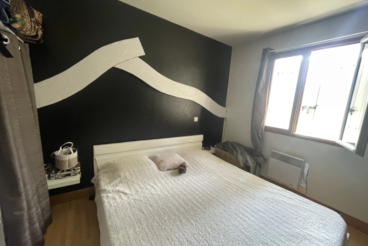 Belle maison plain-pied avec sous-sol, piscine et grand jardin à Cornille 