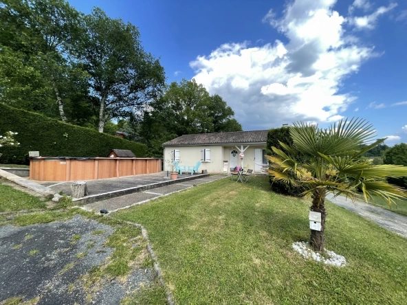 Belle maison plain-pied avec sous-sol, piscine et grand jardin à Cornille