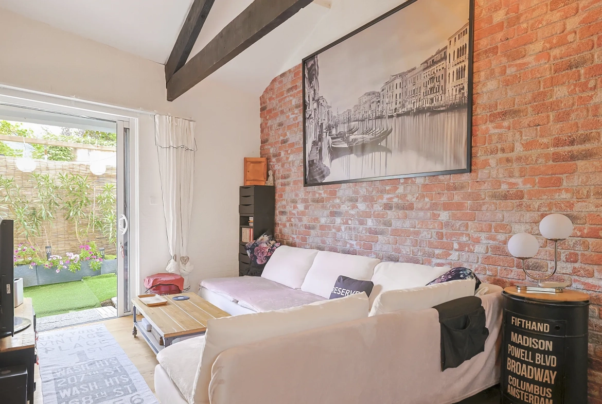 Maison indépendante rénovée à La Valette du Var avec terrasse, 3 pièces 