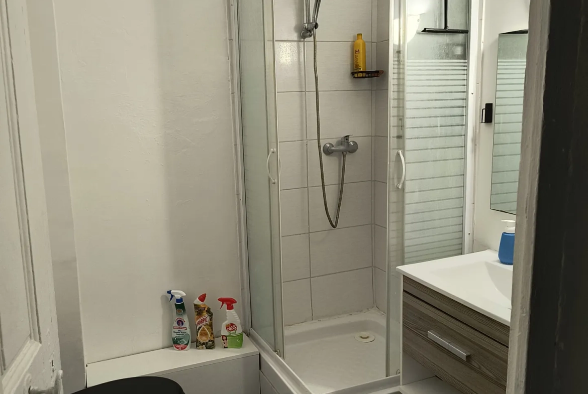 Appartement T2 de 49m² à Toulon, proche du port et des commodités 