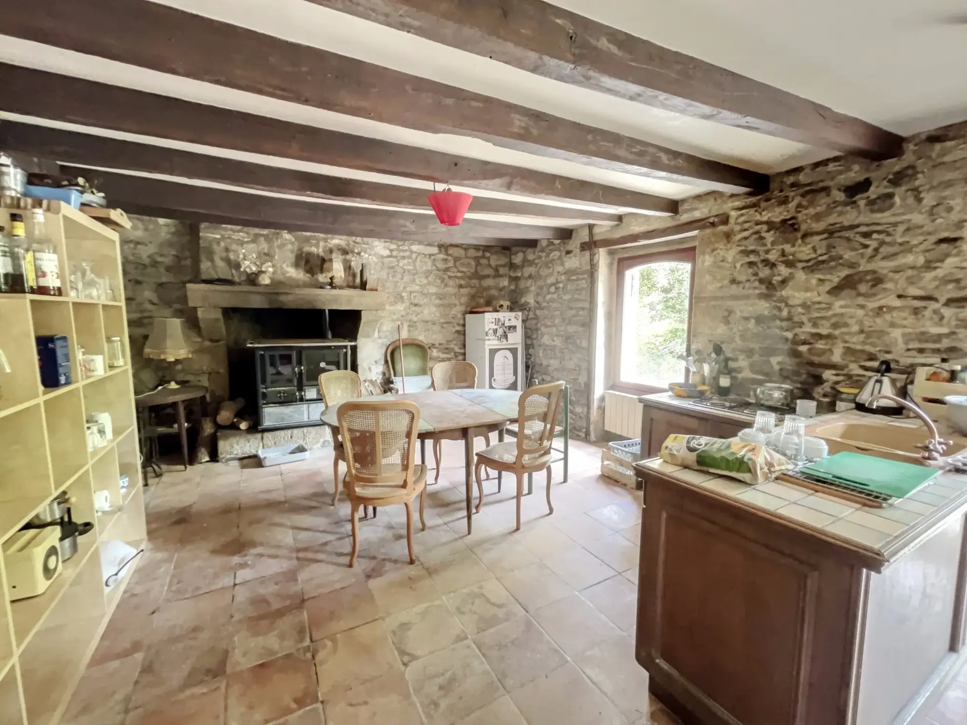 Longère en campagne à Guenin avec terrain de 1298 m², 2 chambres, proche de la rivière 
