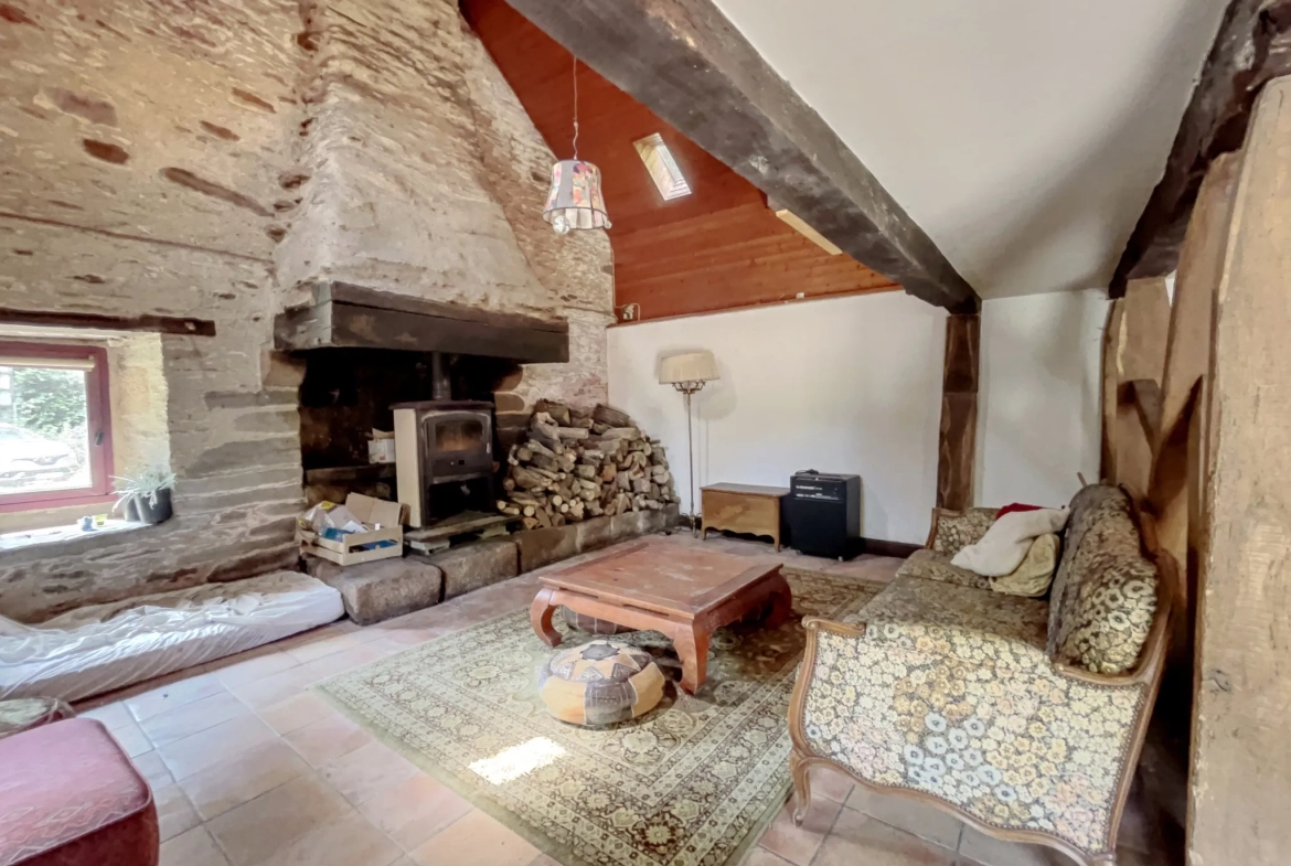 Longère en campagne à Guenin avec terrain de 1298 m², 2 chambres, proche de la rivière 