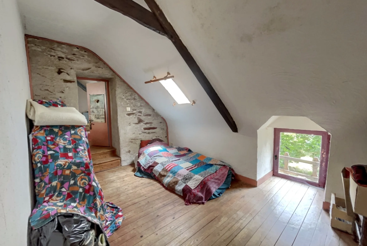 Longère en campagne à Guenin avec terrain de 1298 m², 2 chambres, proche de la rivière 