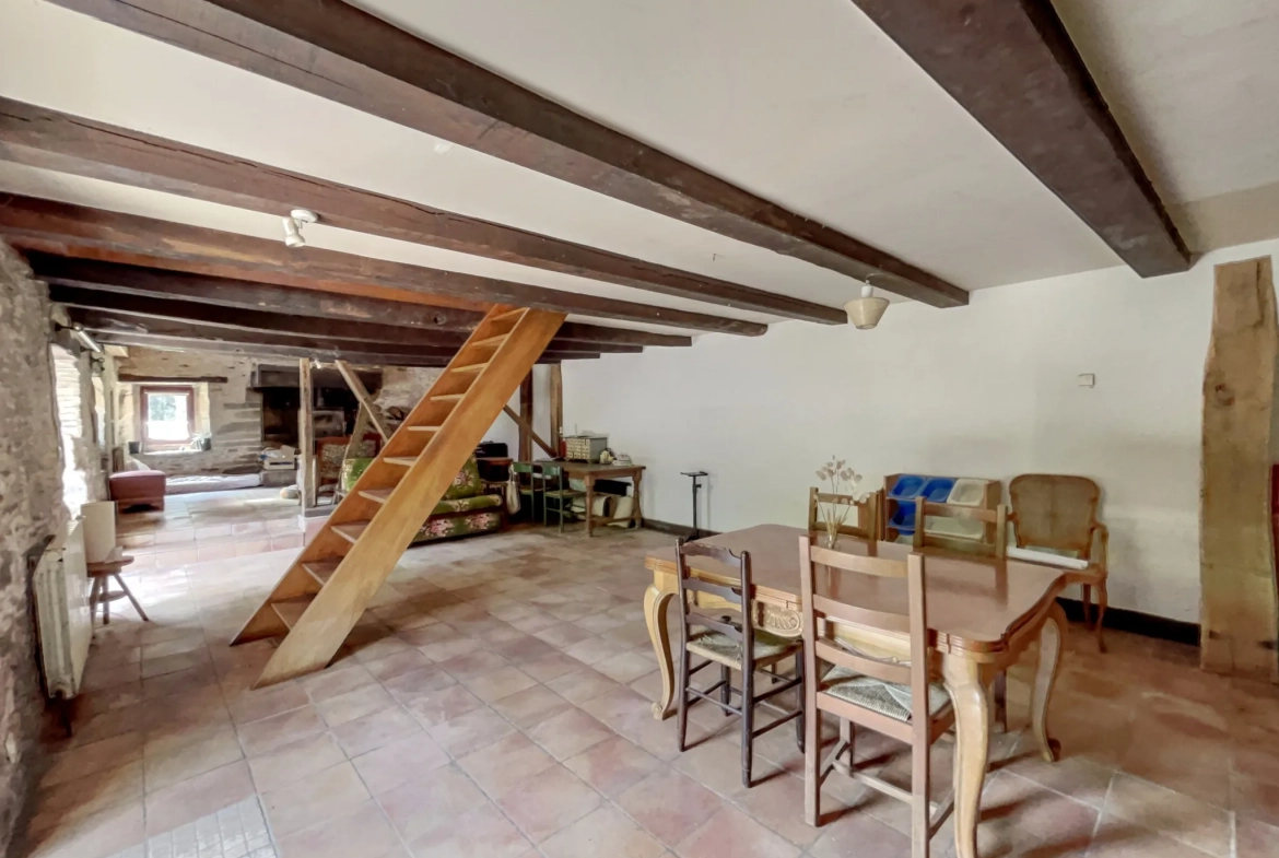 Longère en campagne à Guenin avec terrain de 1298 m², 2 chambres, proche de la rivière 