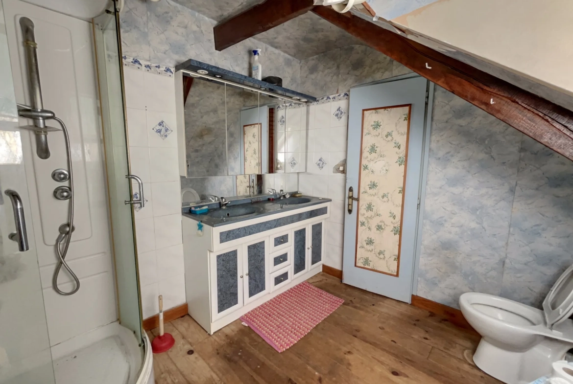 Longère en campagne à Guenin avec terrain de 1298 m², 2 chambres, proche de la rivière 
