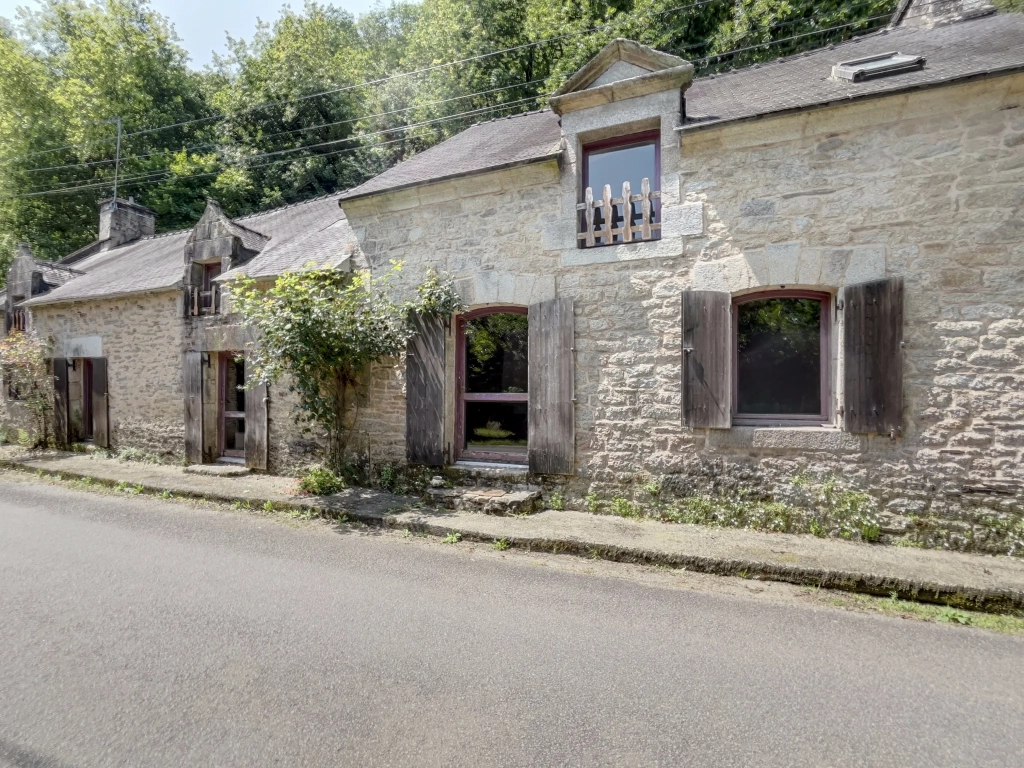 Longère en campagne à Guenin avec terrain de 1298 m², 2 chambres, proche de la rivière