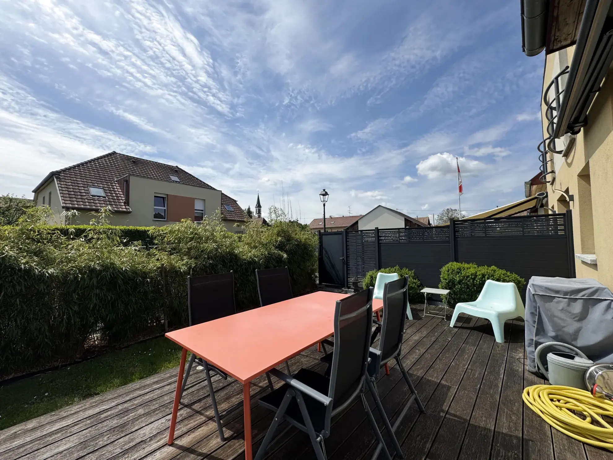 Bel appartement triplex avec jardin, piscine et garage à Michelbach le haut 