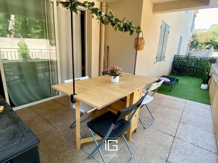 Appartement T2 avec terrasse et box en résidence sécurisée à Toulon 