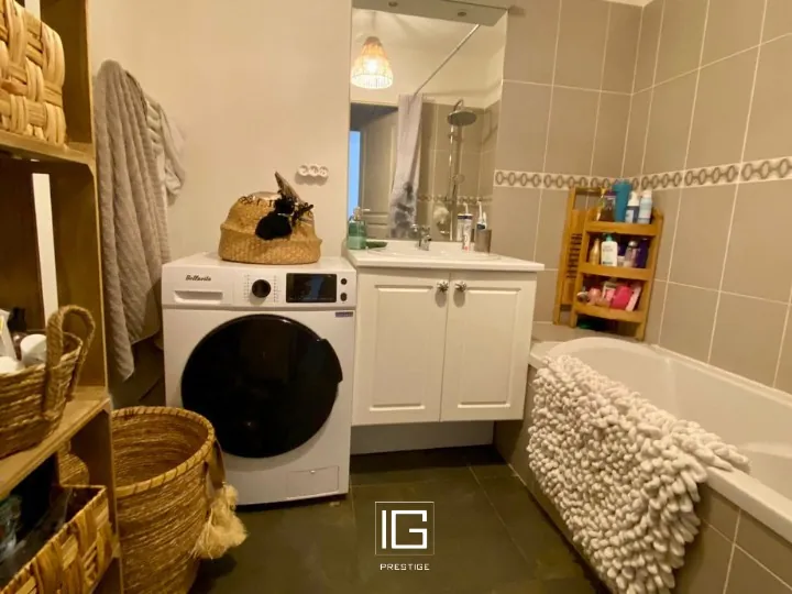 Appartement T2 avec terrasse et box en résidence sécurisée à Toulon 