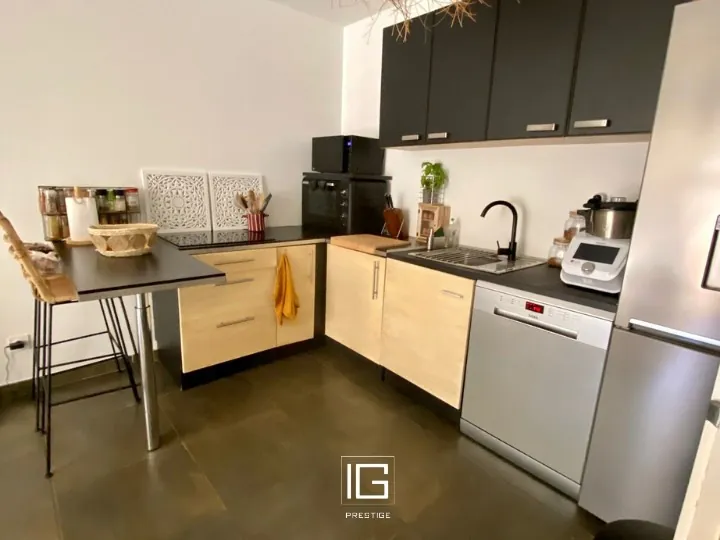 Appartement T2 avec terrasse et box en résidence sécurisée à Toulon 