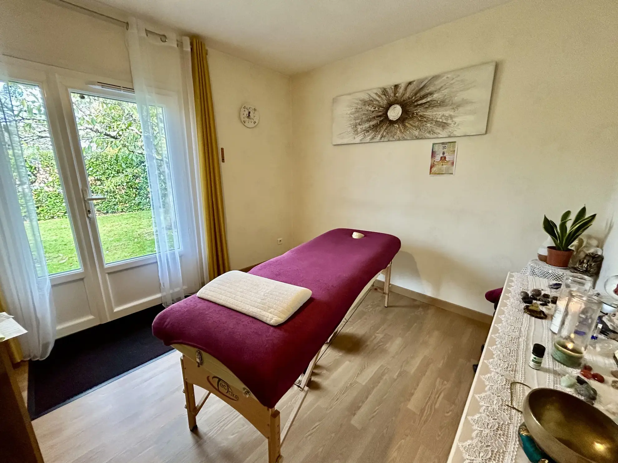 Maison de plain-pied avec 4 chambres, double garage et espace professionnel à Coutras 