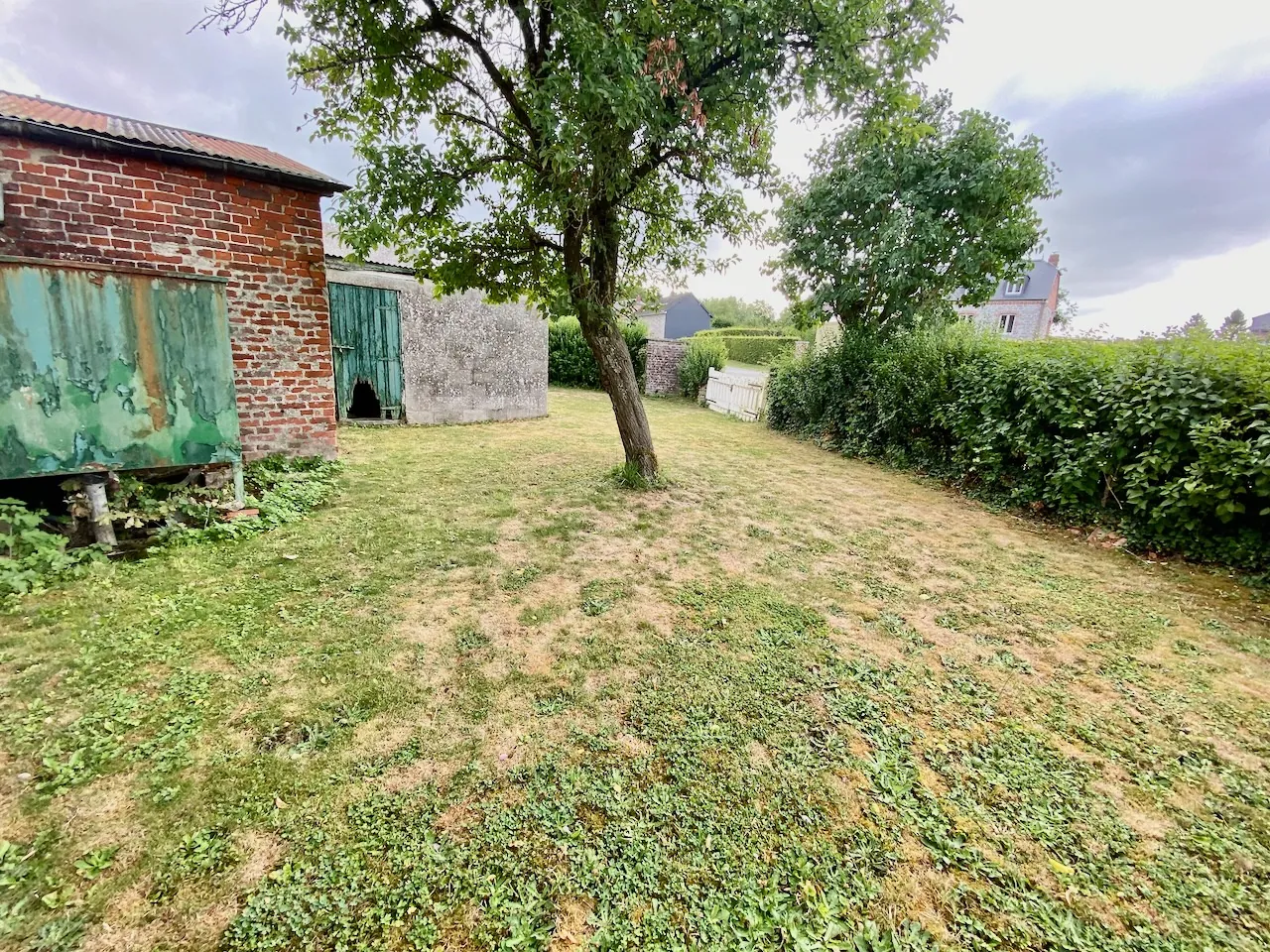 Maison chaleureuse avec garage, cave et terrain dans un village de l'Avesnois 
