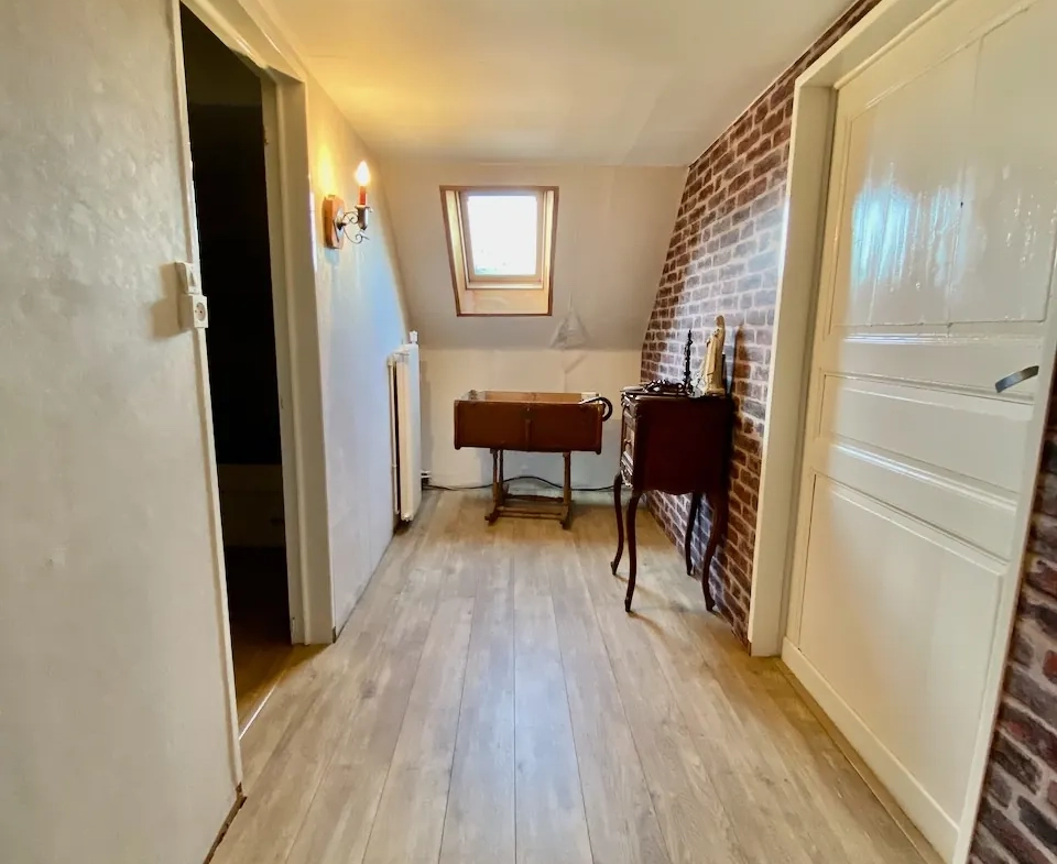 Maison chaleureuse avec garage, cave et terrain dans un village de l'Avesnois 