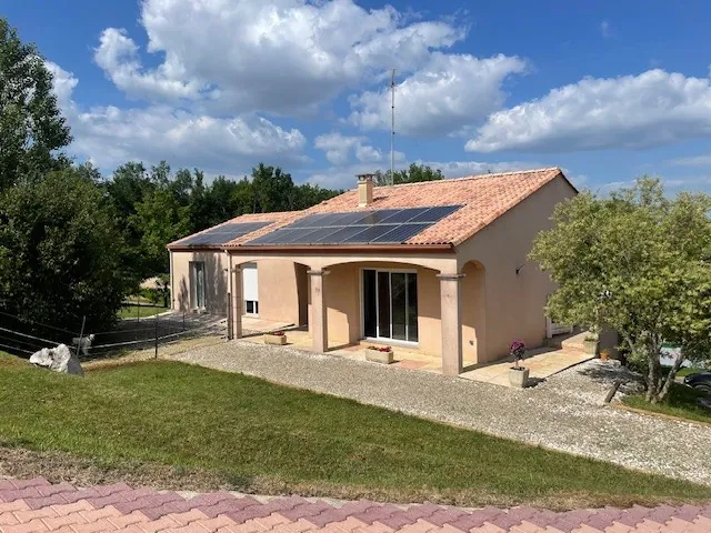 Belle maison de 107 m² avec piscine et grand terrain à Aubiac 
