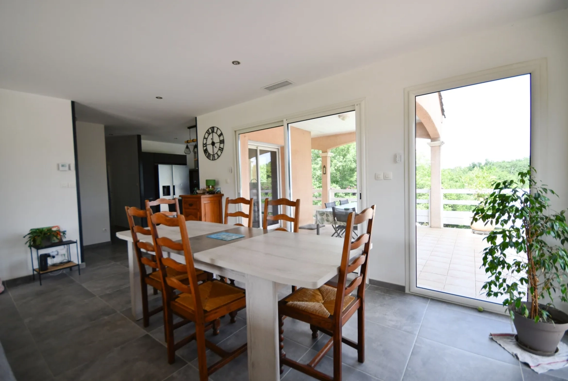 Belle maison de 107 m² avec piscine et grand terrain à Aubiac 