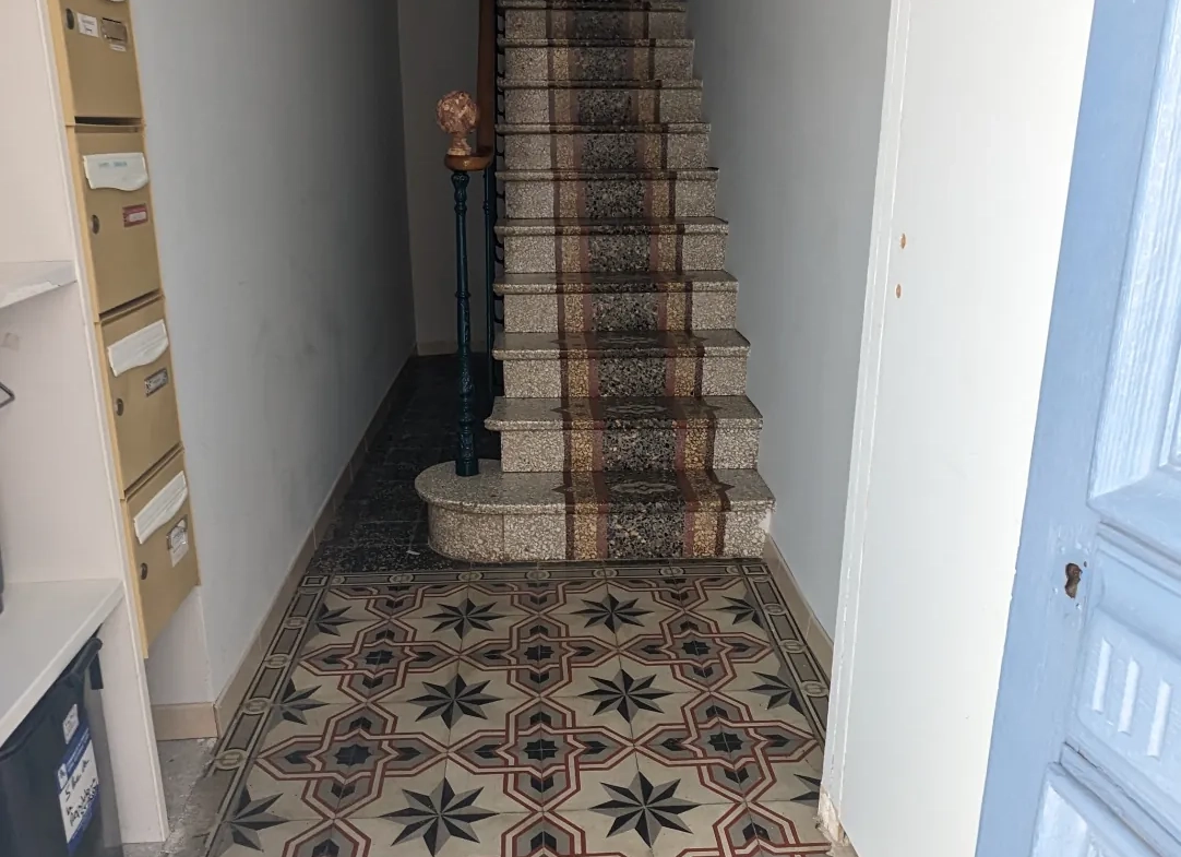Studio meublé avec balcon à Saint-André - Investissement ou pied-à-terre 