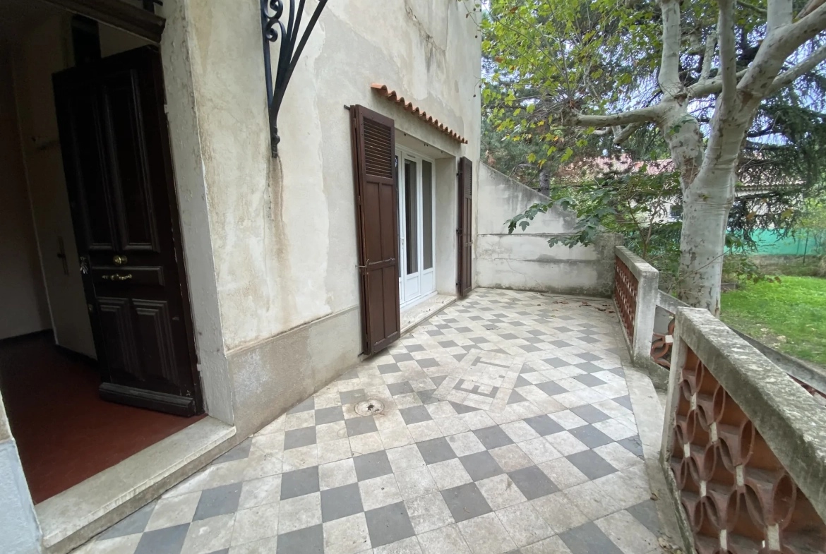Appartement 3 pièces avec jardin, véranda et garage double à Marseille 