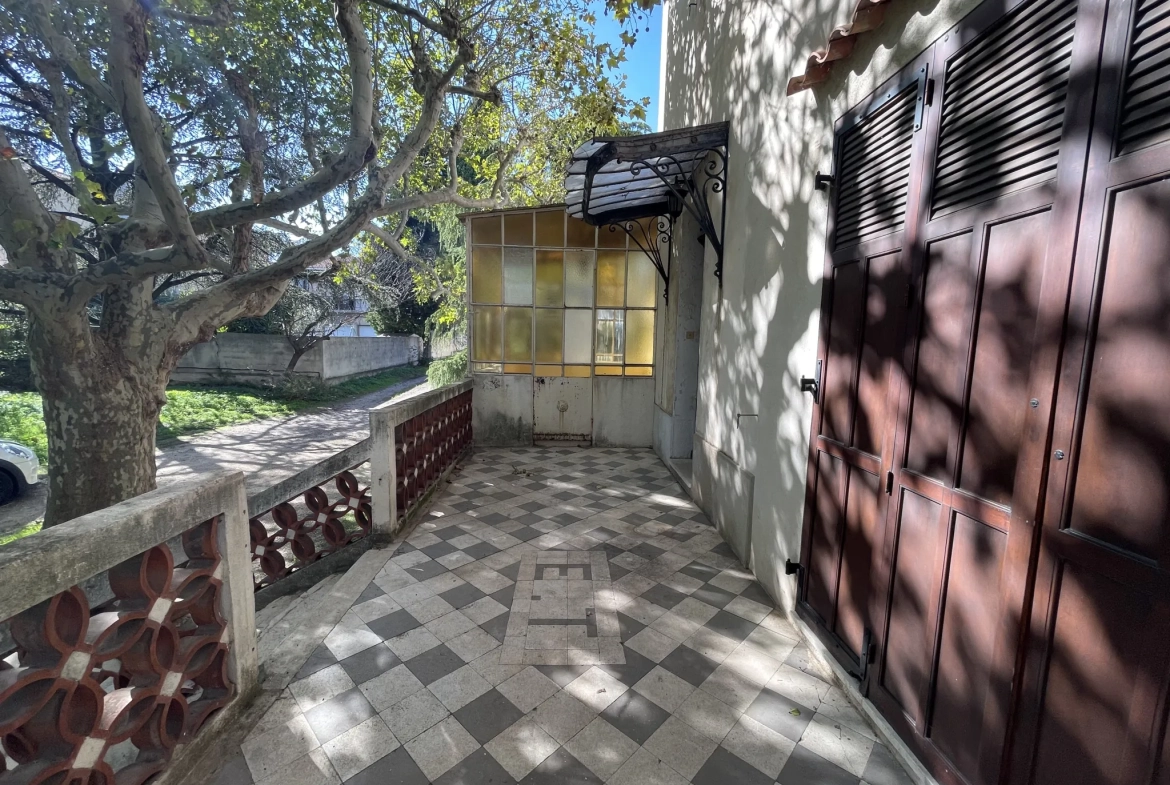 Appartement 3 pièces avec jardin, véranda et garage double à Marseille 